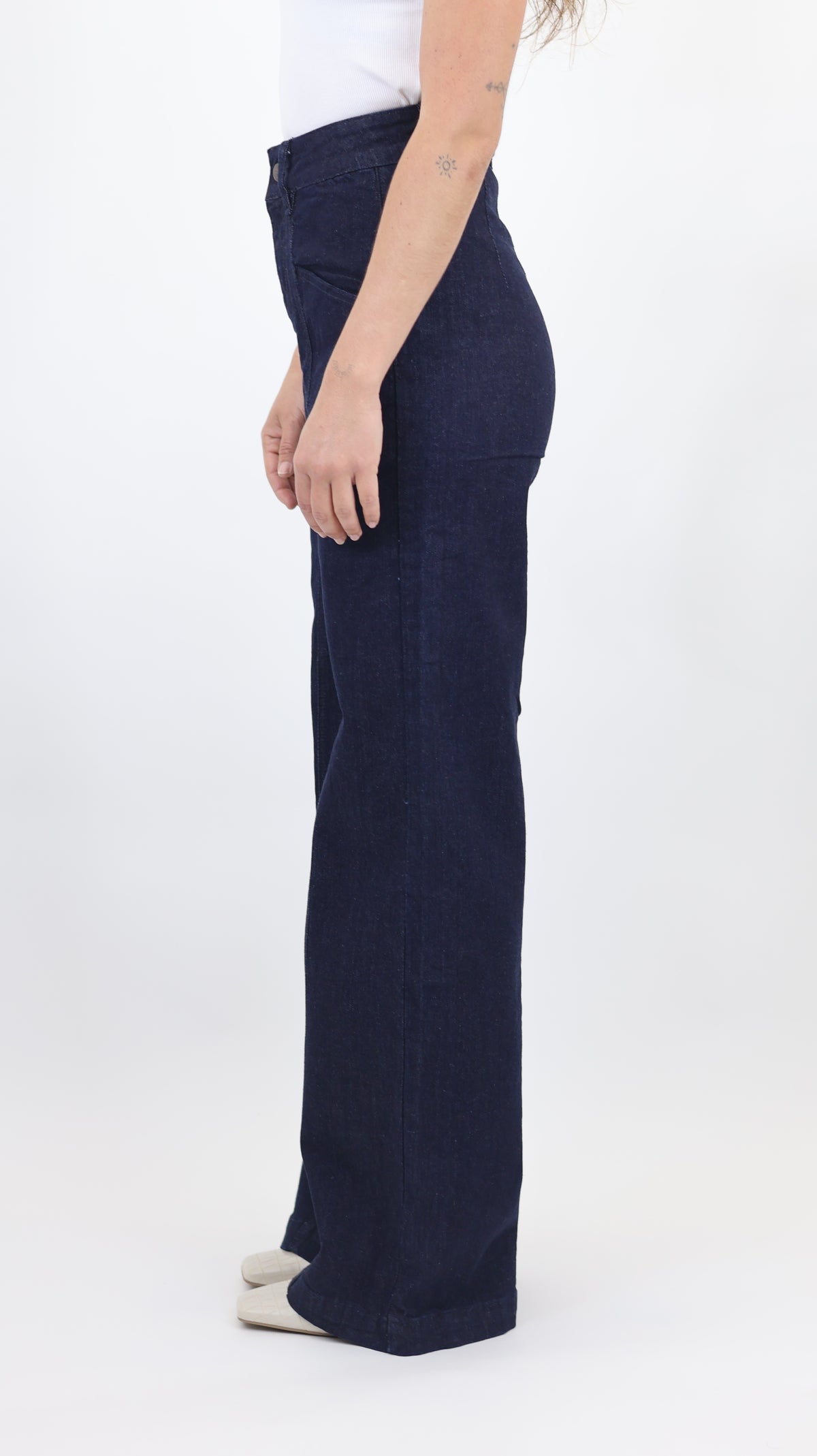 Women’s High-Waist Wide-Leg Jeans – Elegant Minimal Fit