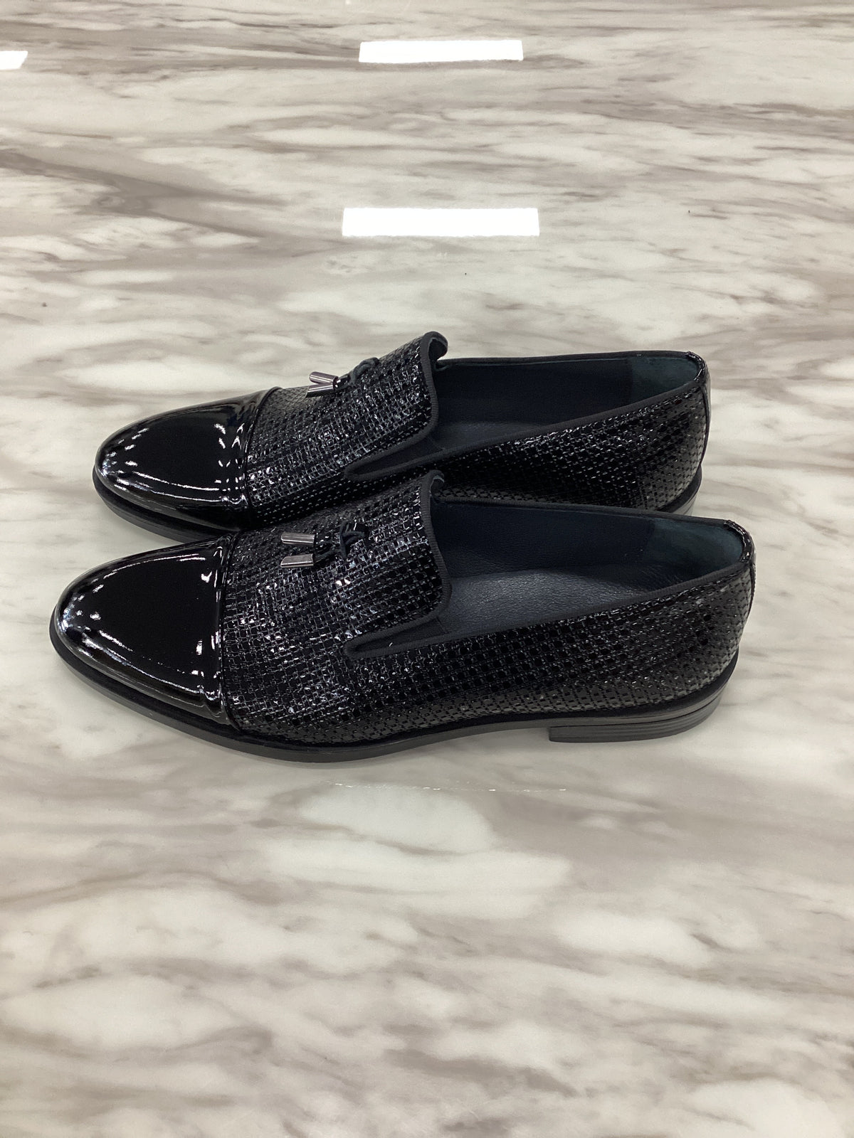 Marco Divaio Men’s Patent & Textured Tassel Loafers.(FFF)