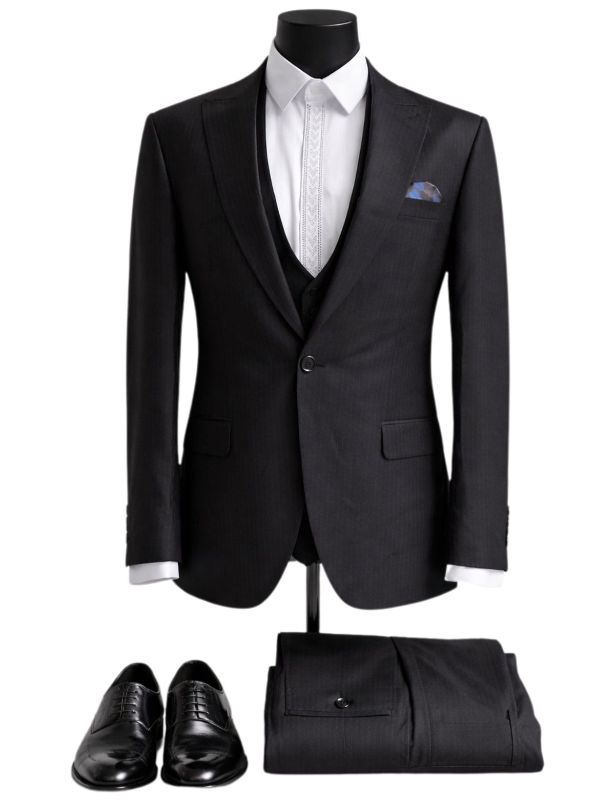 Edger’s Men’s Three-Piece Suit.(FFF)
