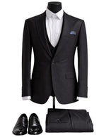 Edger’s Men’s Three-Piece Suit.(FFF)