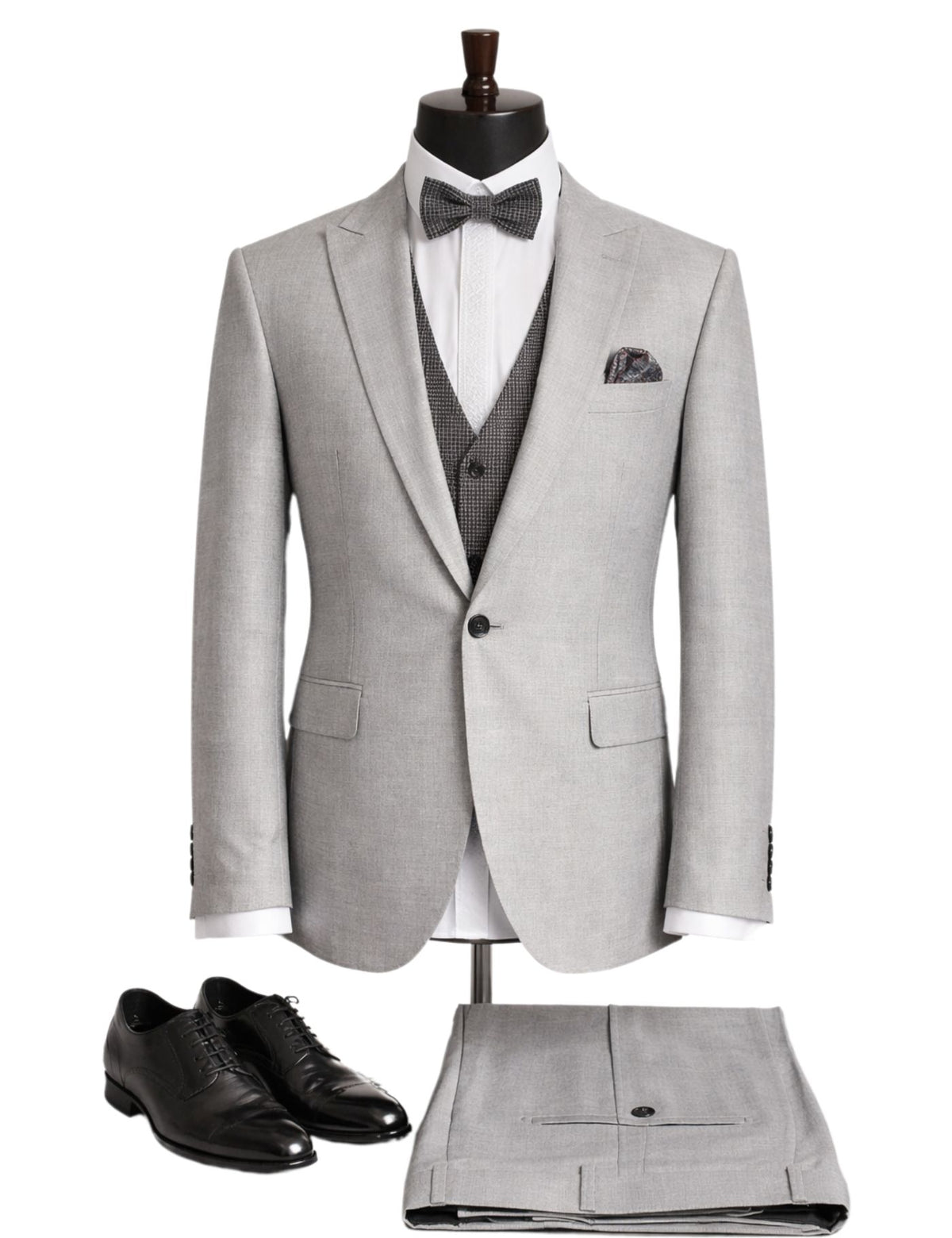 Edgers Men’s Three-Piece Suit + Bow tie.(FFF)