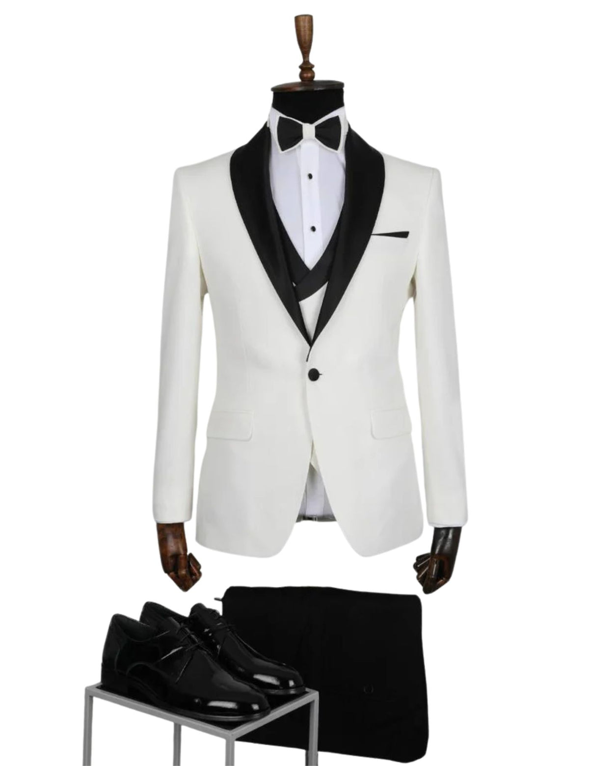 Edgers Men’s Three-Piece Suit + Bow tie