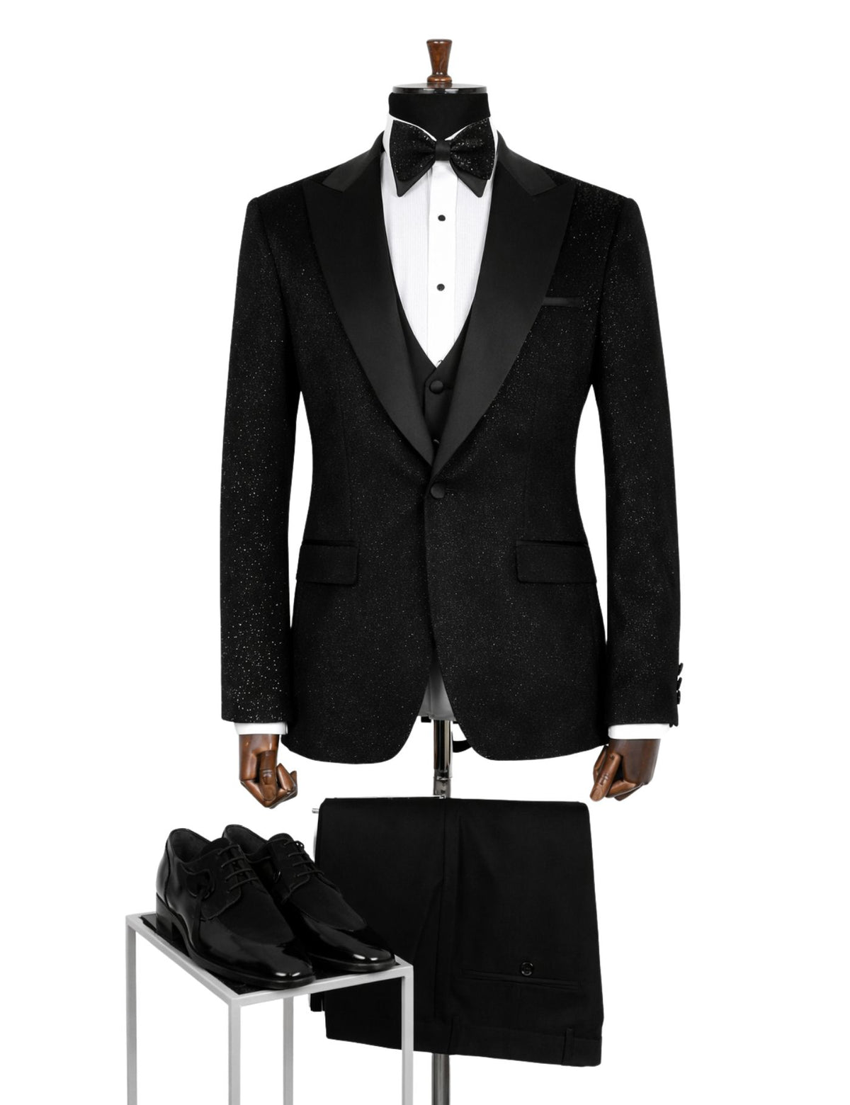 Edgers Men’s Three-Piece Suit + Bow tie