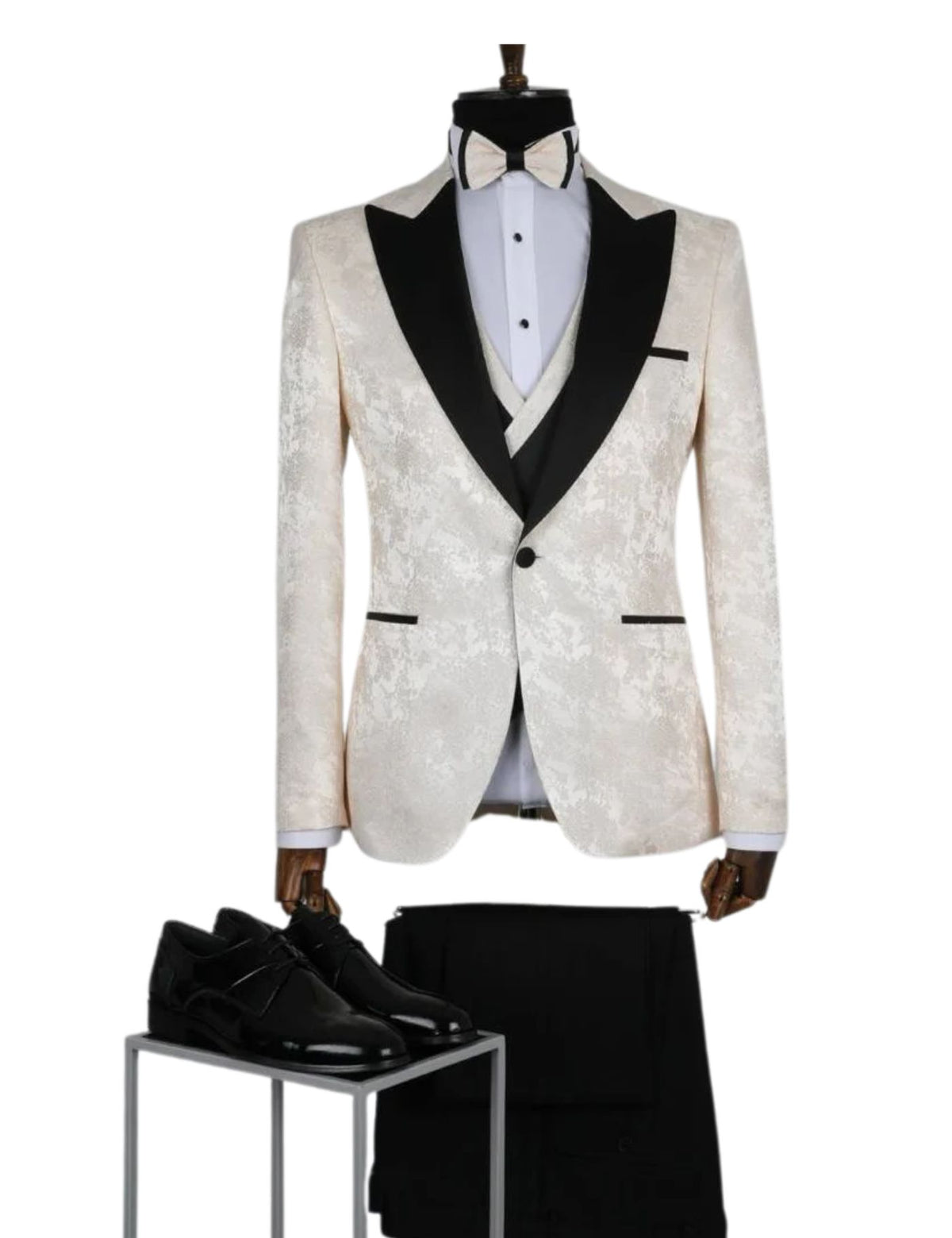 Edgers Men’s Three-Piece Suit +Bow tie