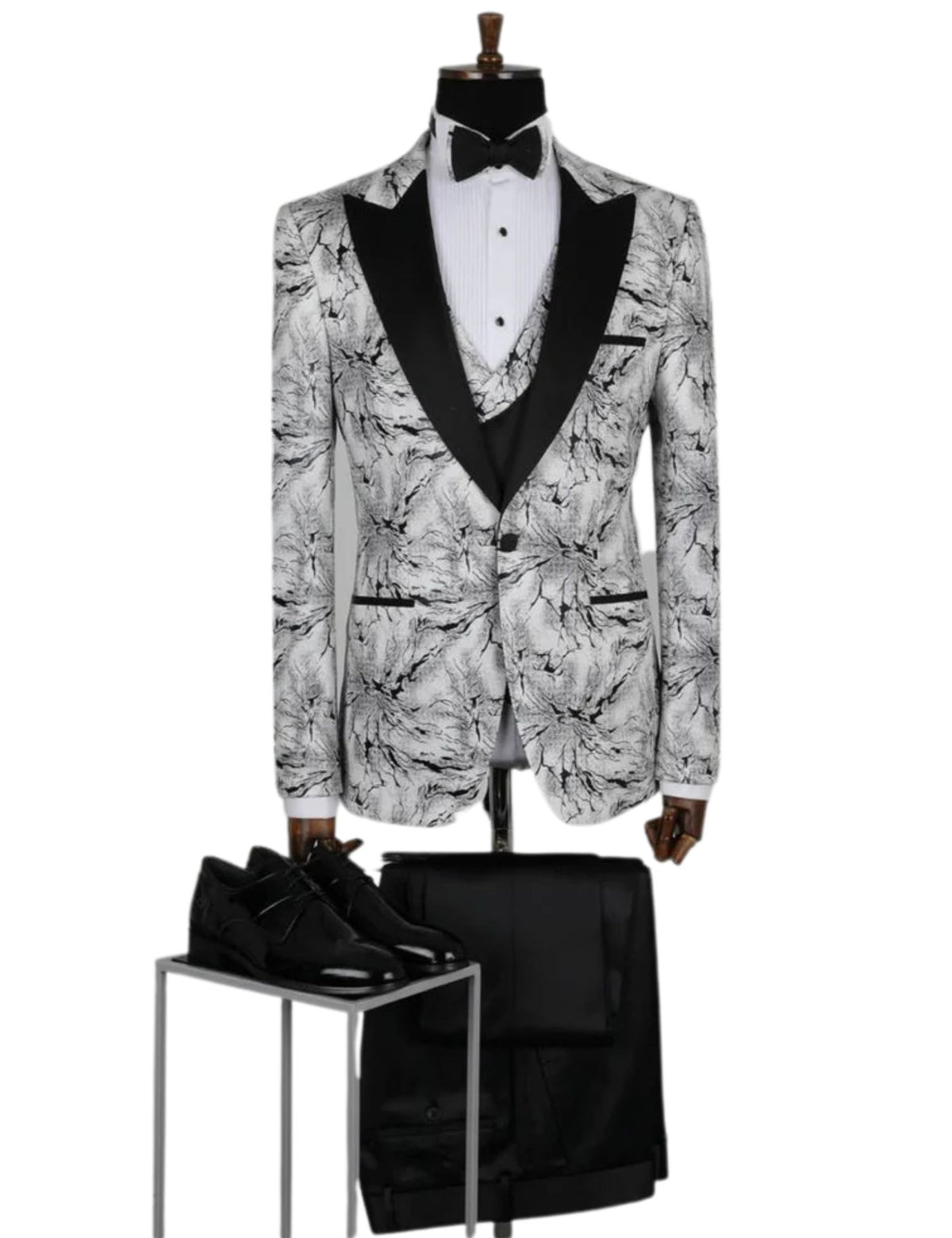 Edgers Men’s Three-Piece Suit + Bow tie.(FFF)