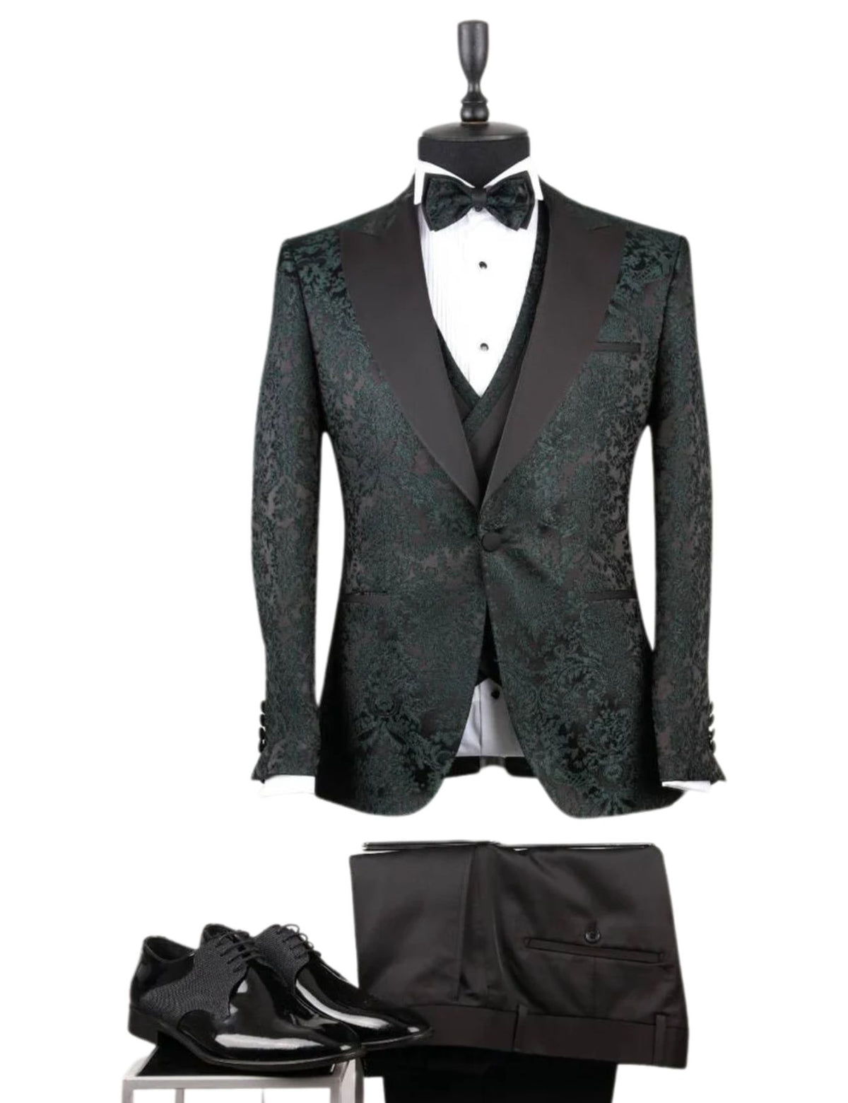 Edgers Men’s Three-Piece Suit +Bow tie