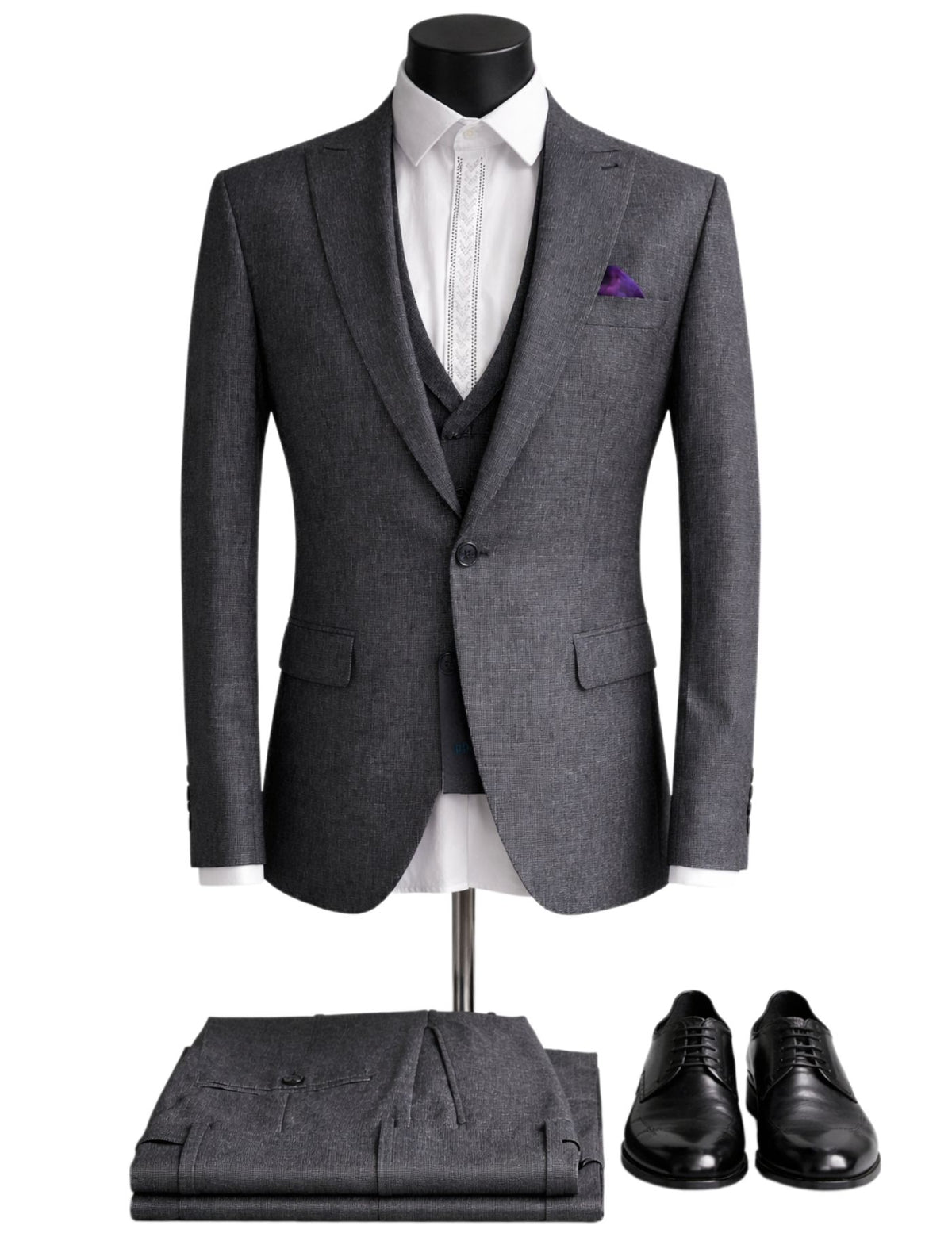 Edgers Men’s Three-Piece Suit.(FFF)
