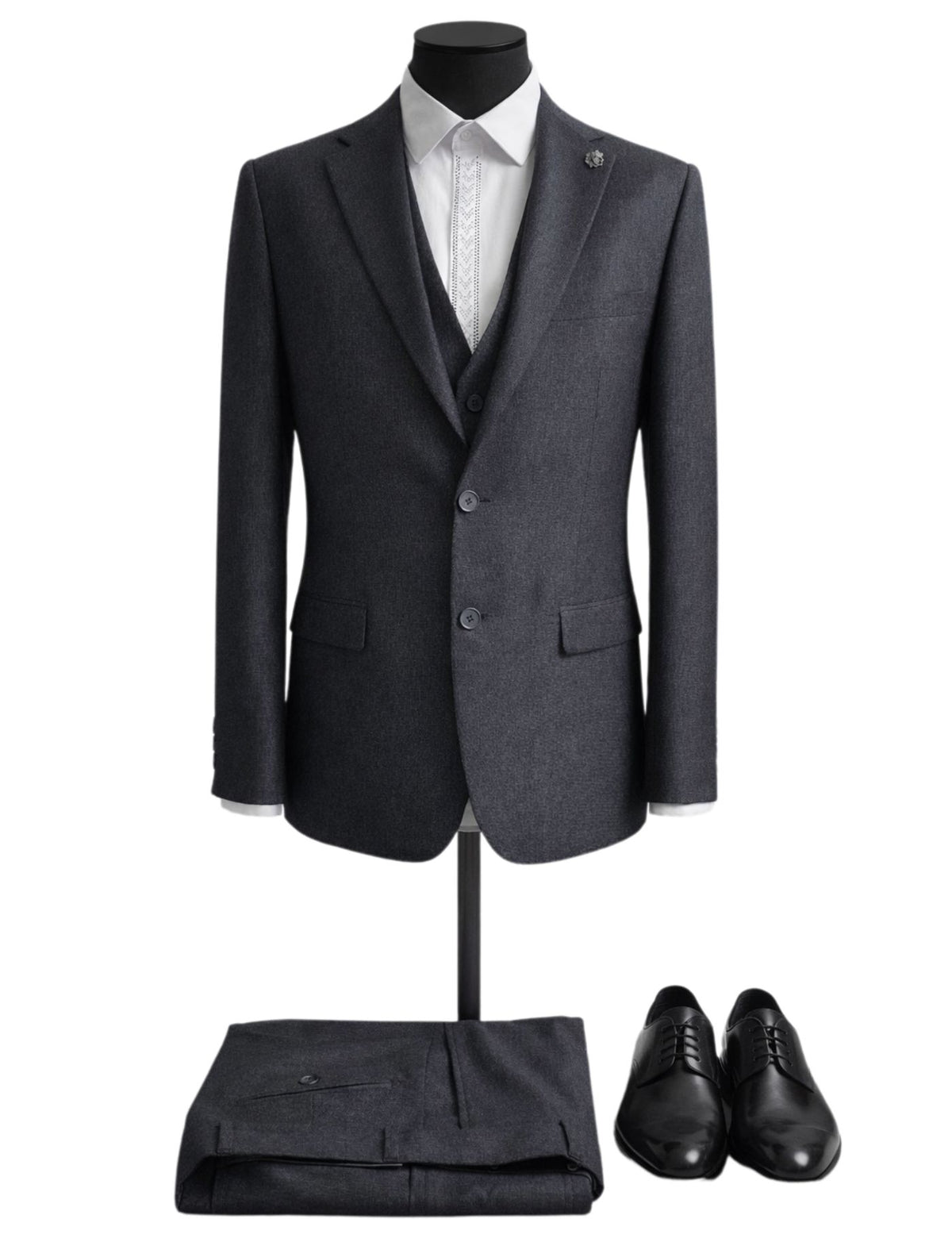 Hermose Men’s Three-Piece Suit.(FFF)