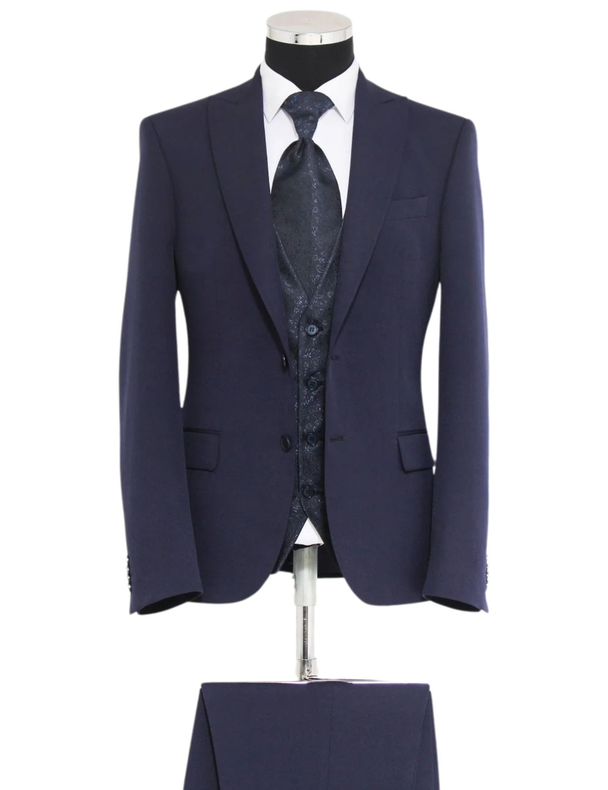 Masculini Men’s Three-Piece Suit + Tie