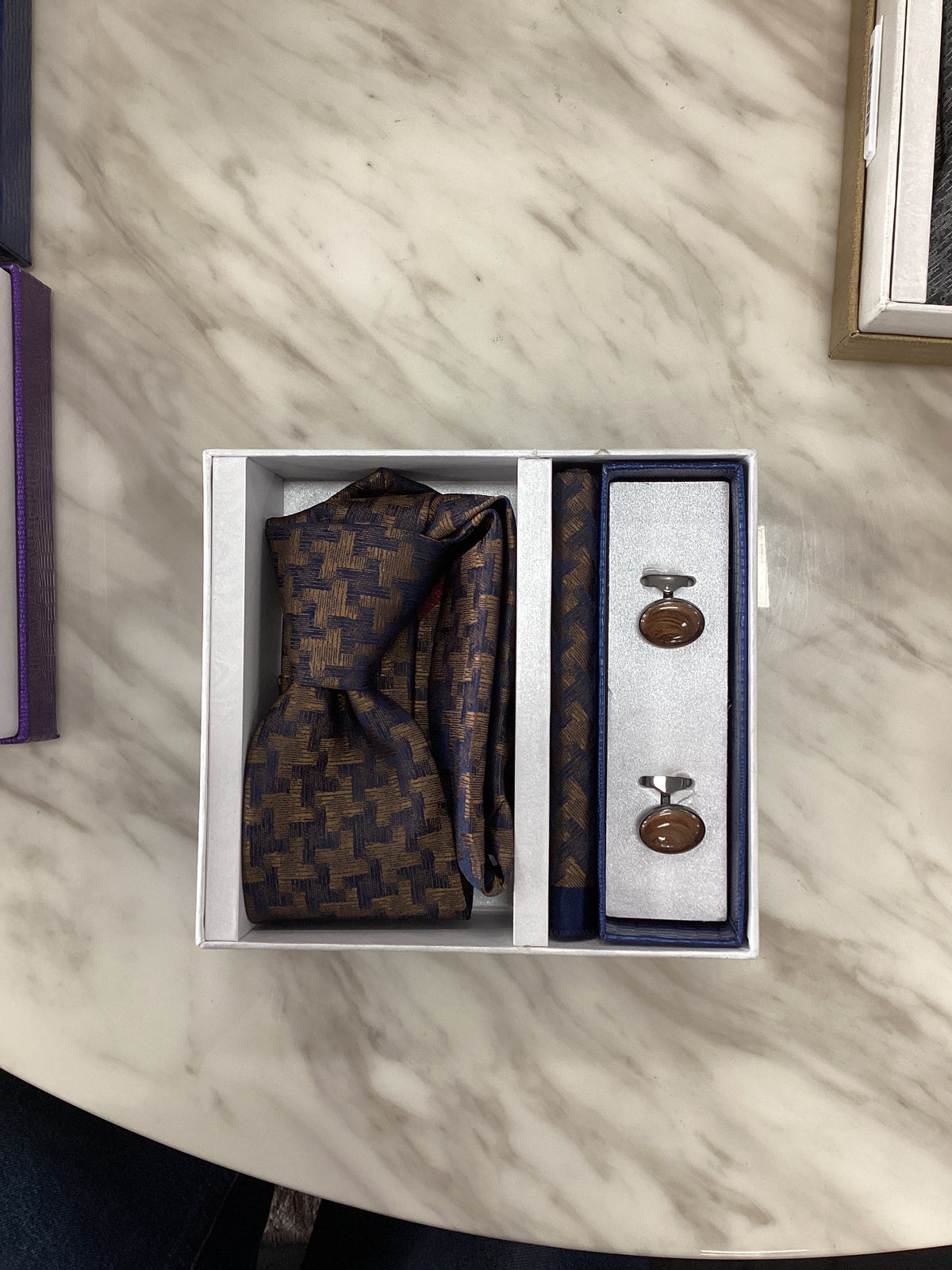 Pierre Cavelli Men’s Paisley Tie, Pocket Square & Cufflinks Gift Set