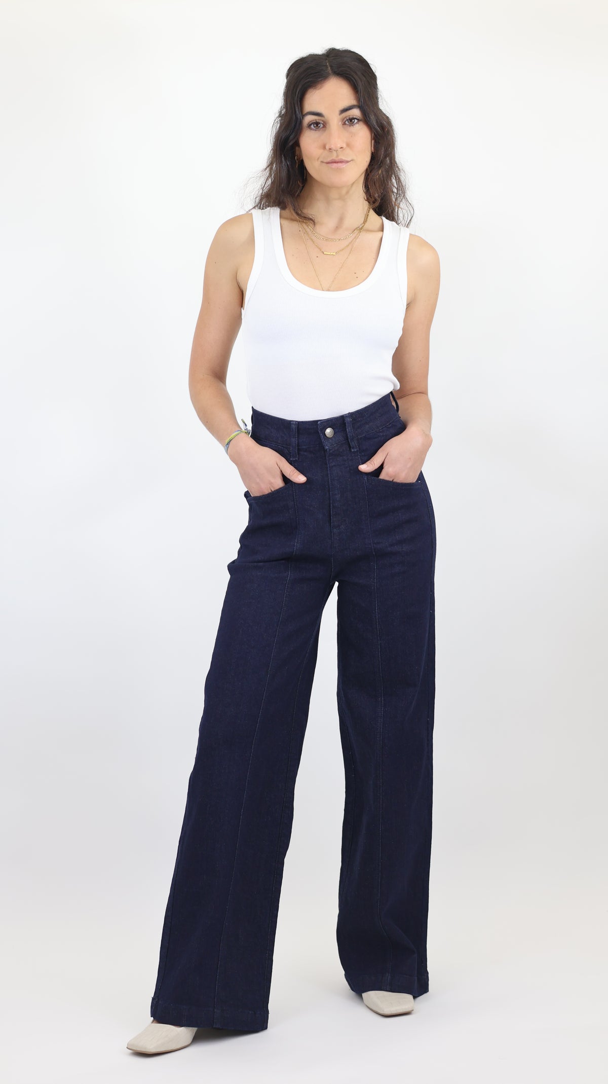 Women’s High-Waist Wide-Leg Jeans – Elegant Minimal Fit