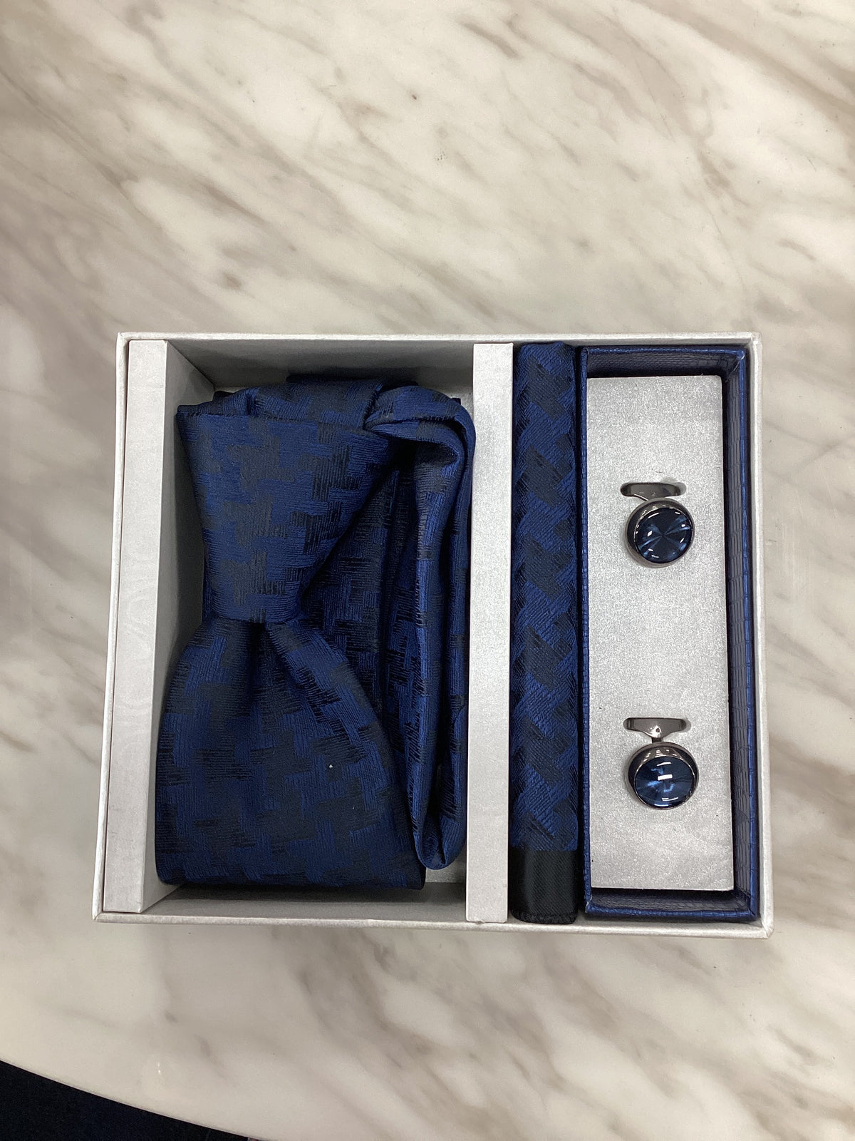 Pierre Cavelli Men’s Paisley Tie, Pocket Square & Cufflinks Gift Set