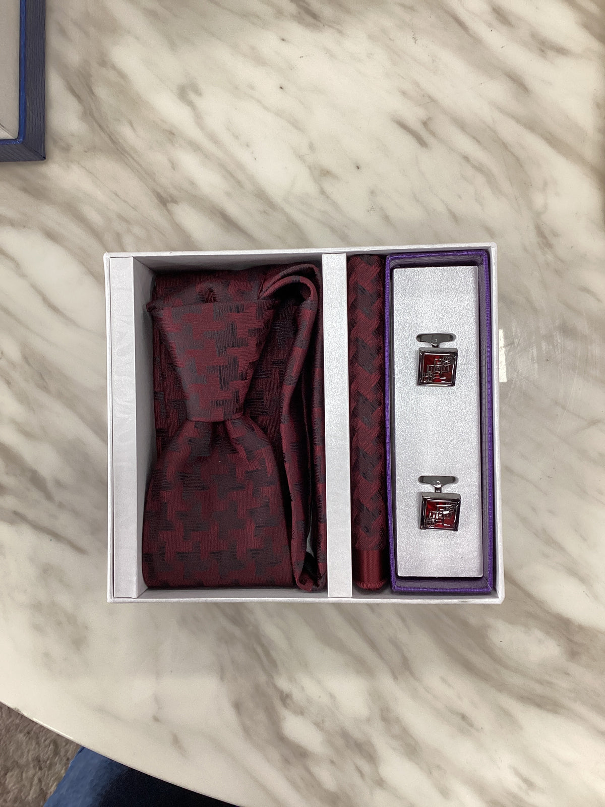 Pierre Cavelli Men’s Paisley Tie, Pocket Square & Cufflinks Gift Set