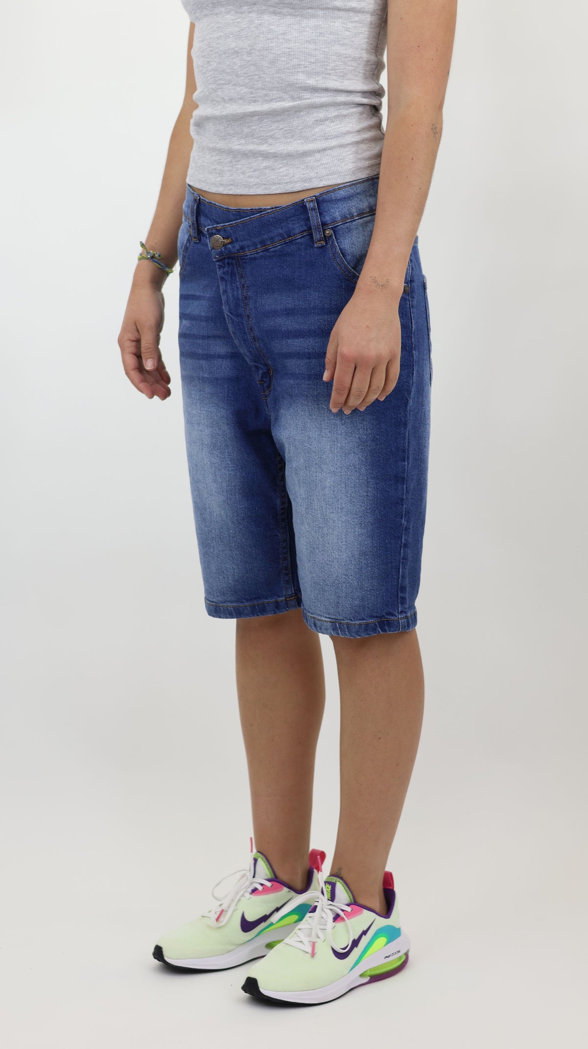 Women’s Denim Knee-Length Shorts – Relaxed Fit
