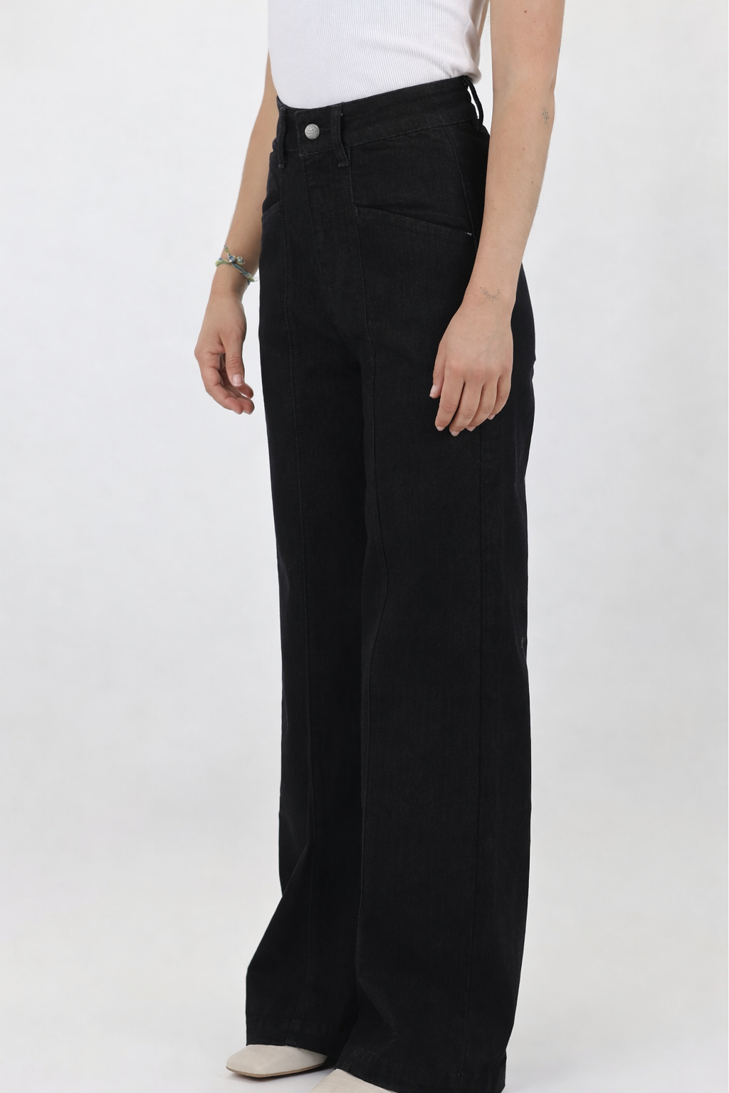 Women’s High-Waist Wide-Leg Jeans – Elegant Minimal Fit