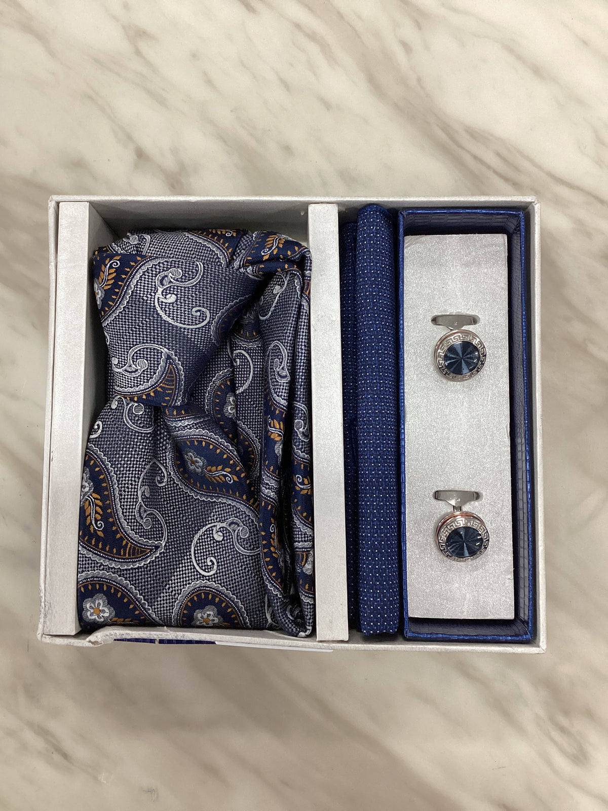 Pierre Cavelli Men’s Paisley Tie, Pocket Square & Cufflinks Gift Set