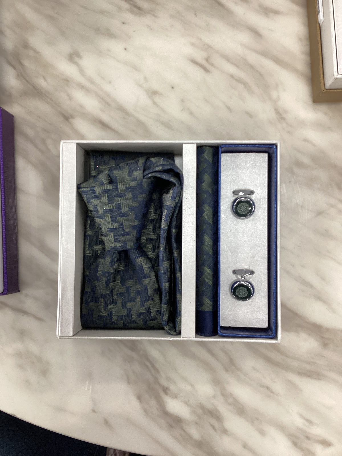 Pierre Cavelli Men’s Paisley Tie, Pocket Square & Cufflinks Gift Set