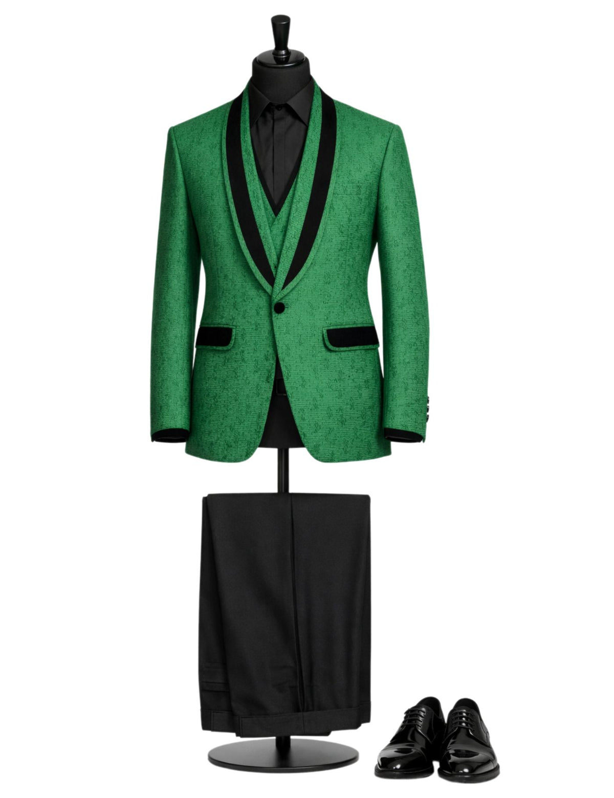 Del Papo Men’s Three-Piece Suit.(FFF)