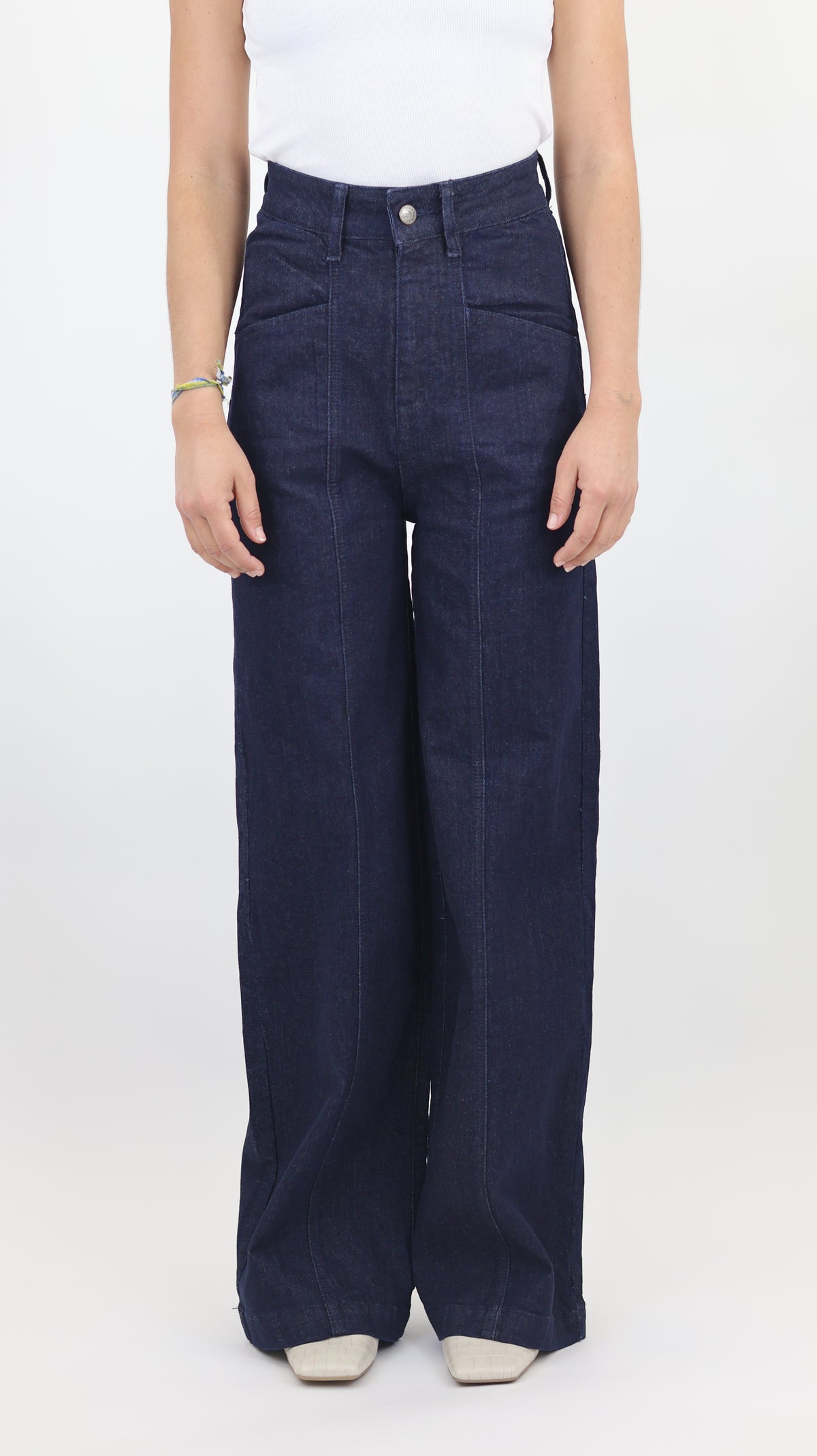 Women’s High-Waist Wide-Leg Jeans – Elegant Minimal Fit