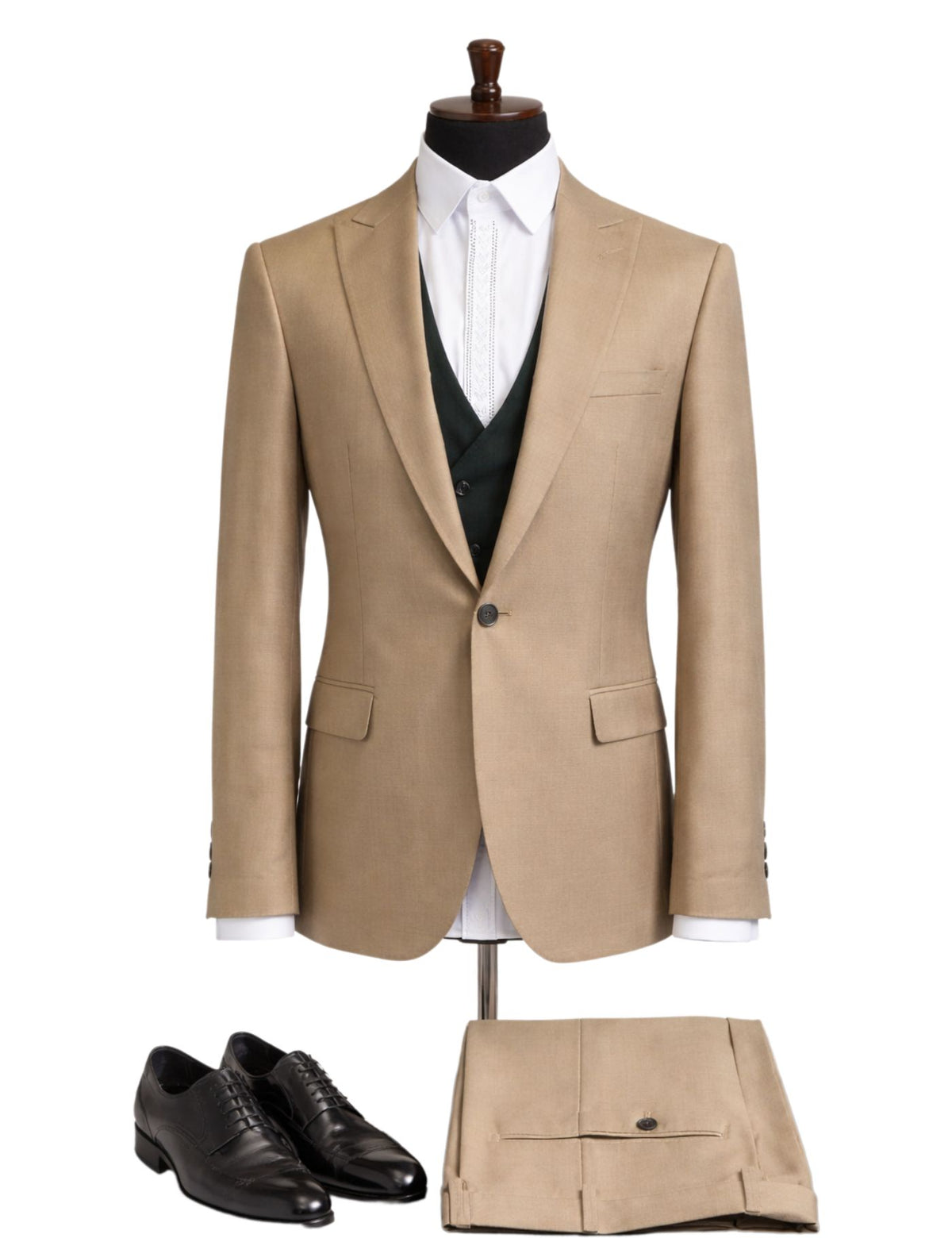 Edgers Men's Three-Piece Suit.(FFF)