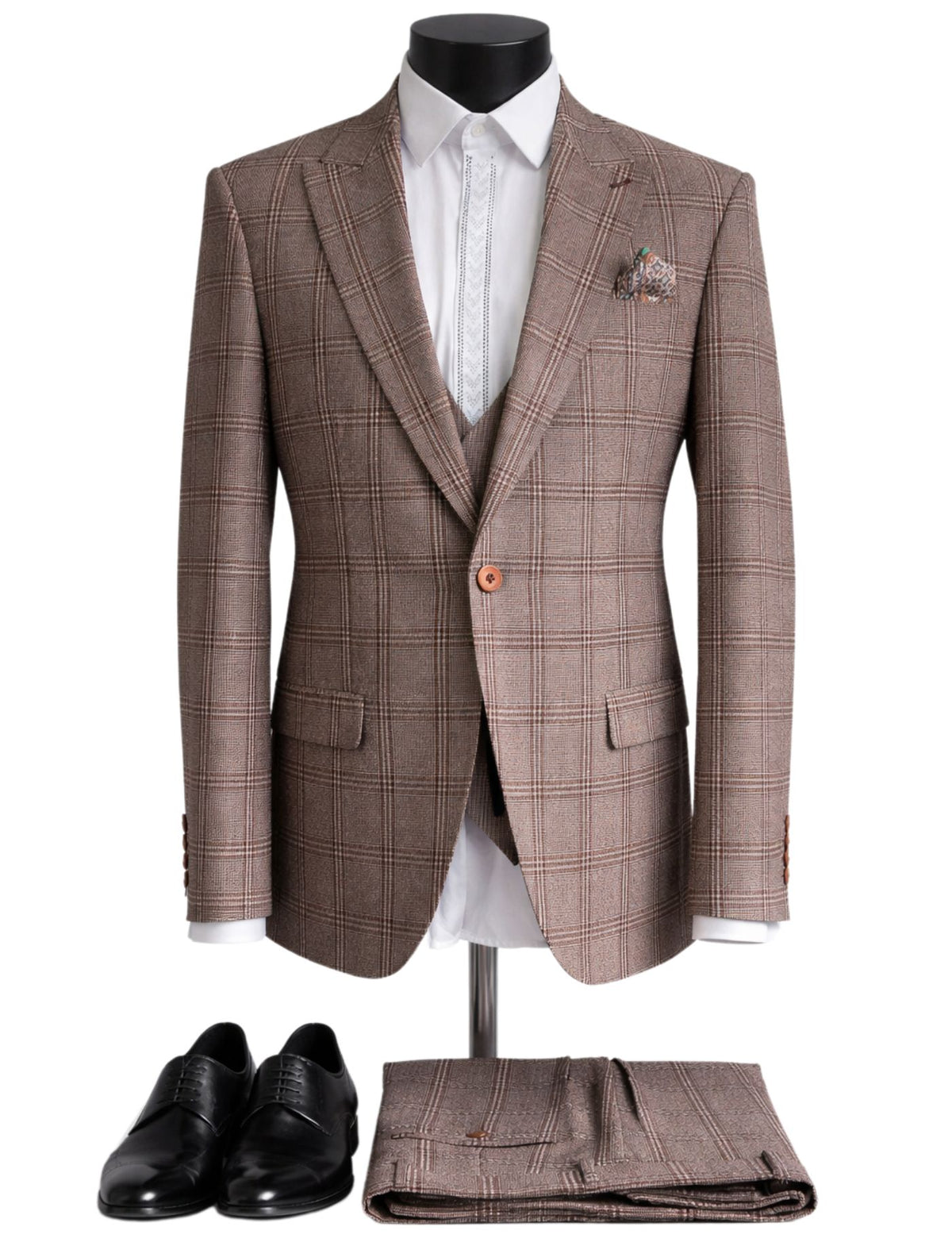Edgers Men’s Three-Piece Suit.(FFF)