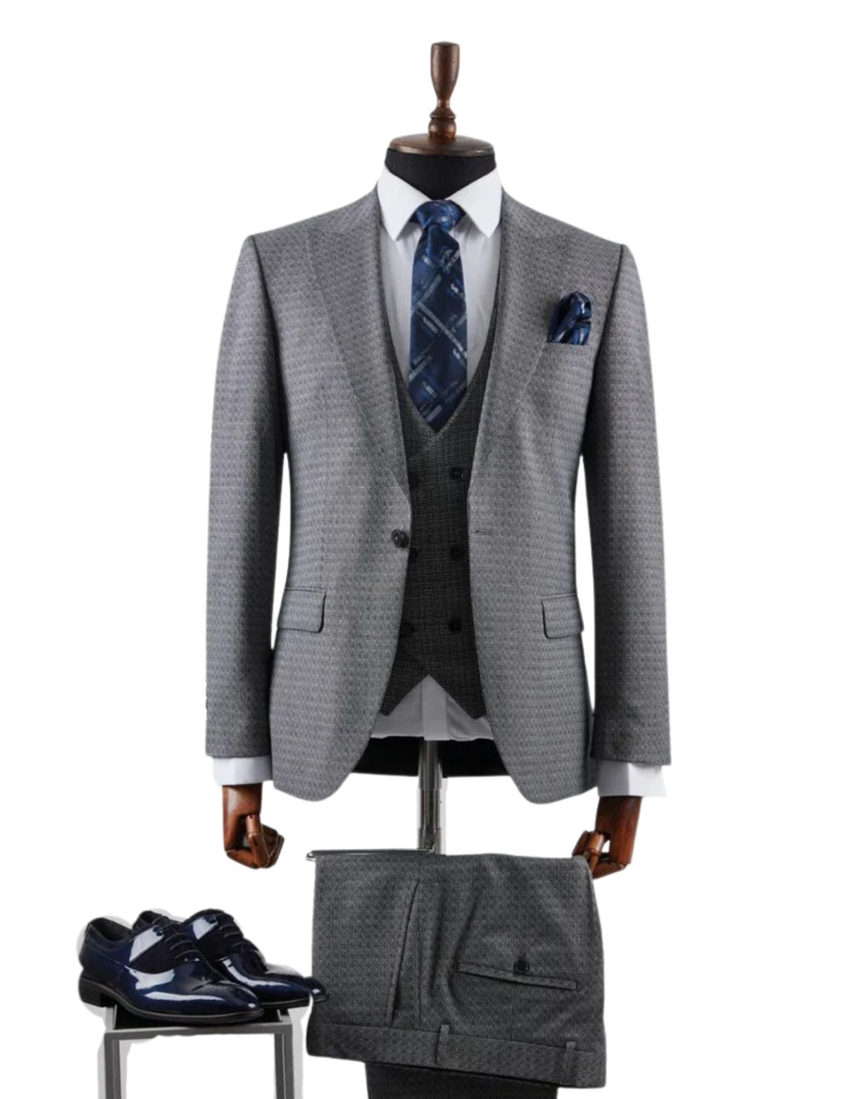 Edgers Men’s Three-Piece Suit.(FFF)