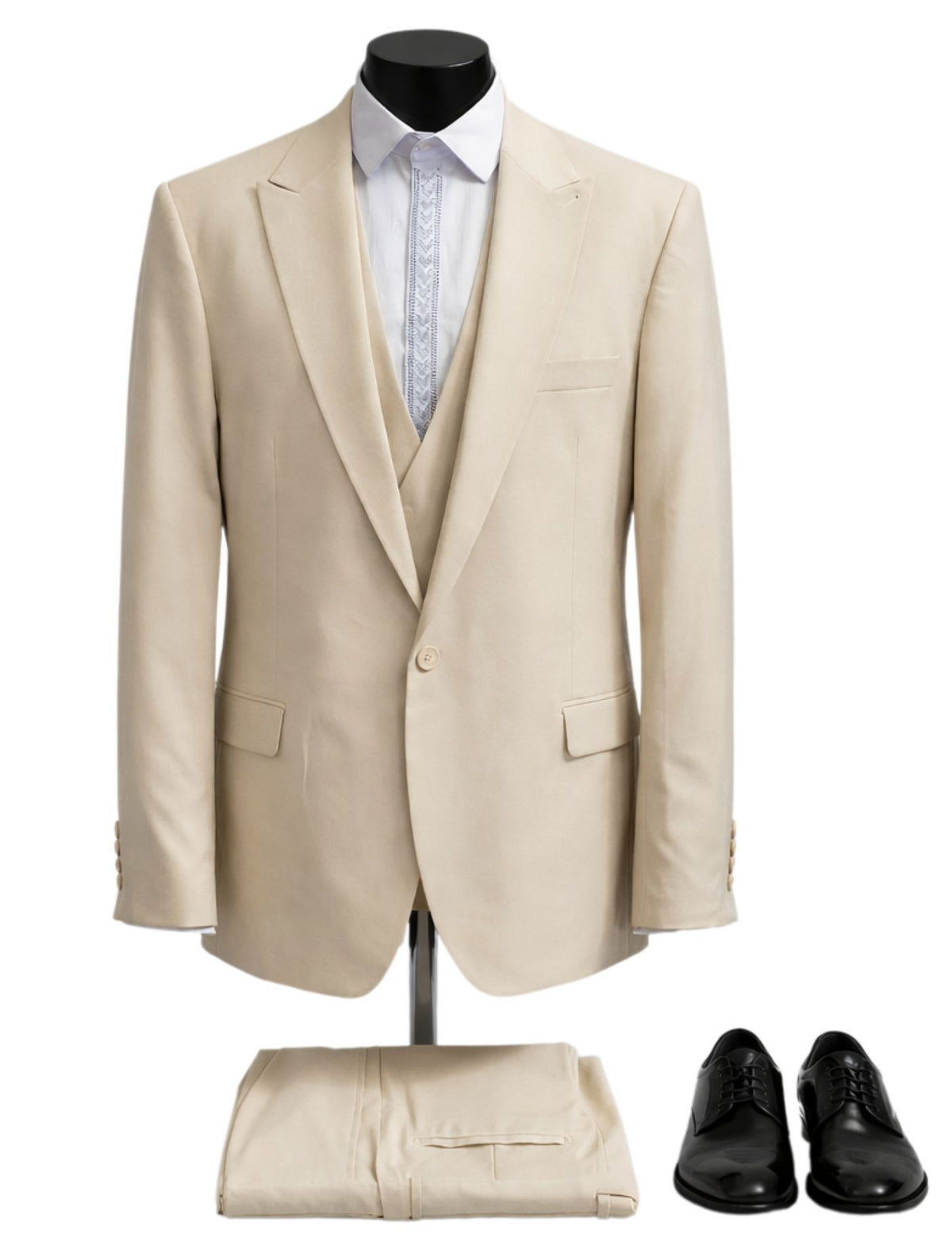 Edgers Men’s Three-Piece Suit.(FFF)