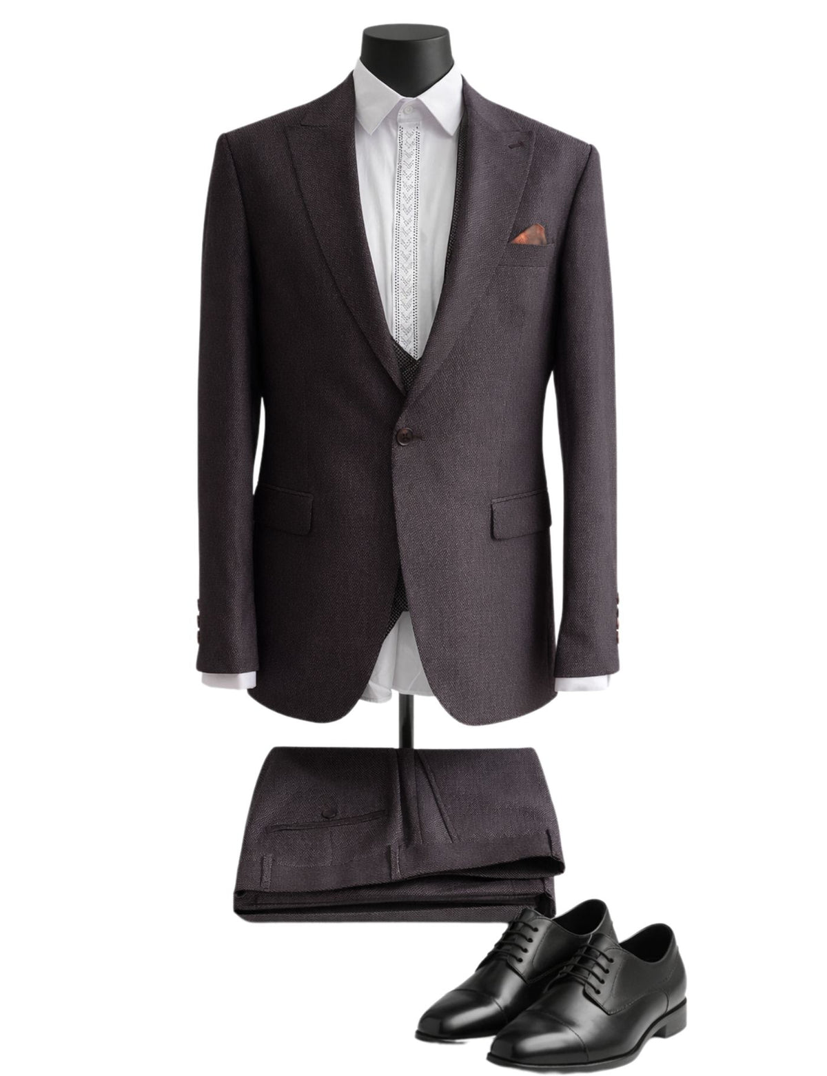 Edgers Men’s Three-Piece Suit.(FFF)