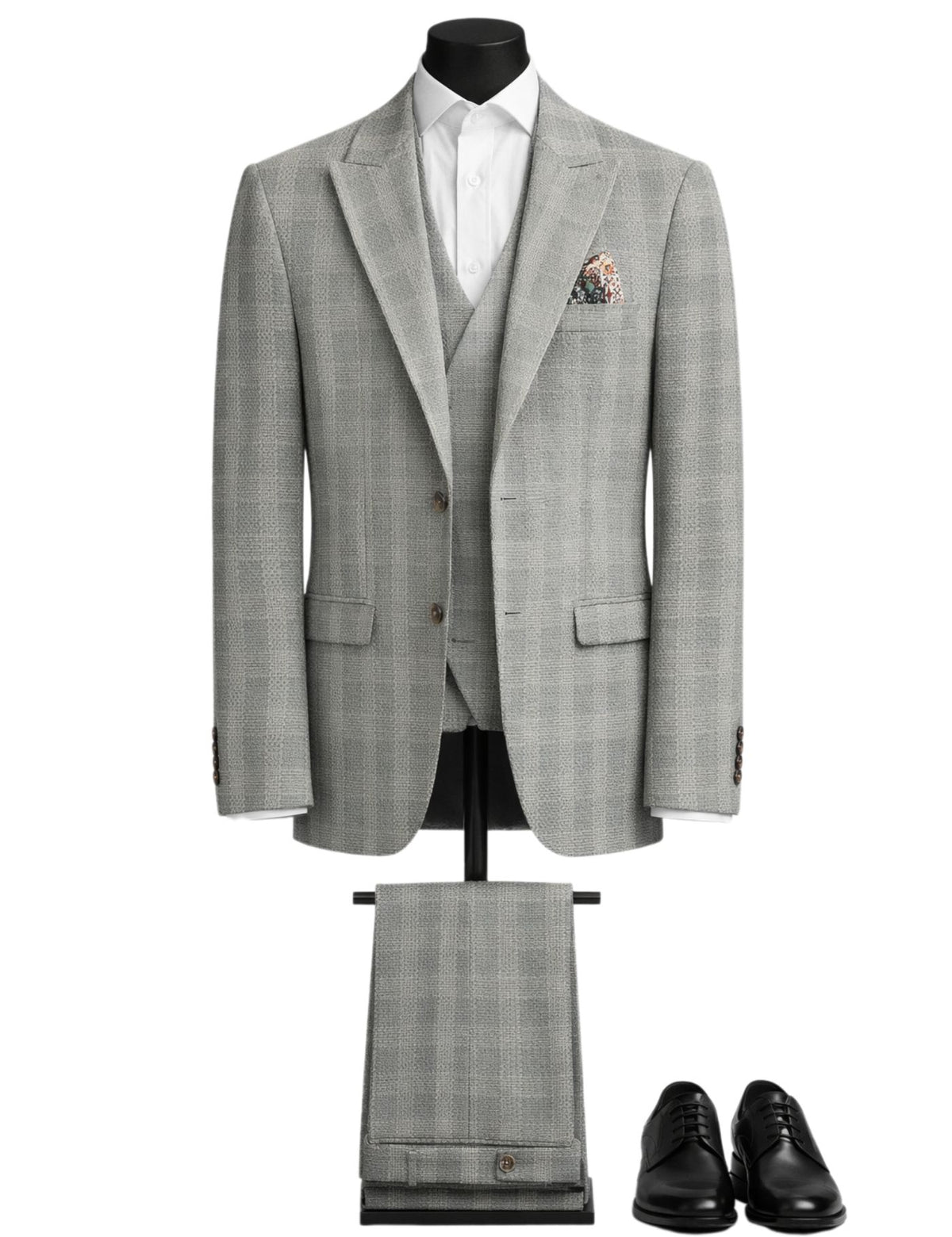 Edgers Men’s Three-Piece Suit.(FFF)