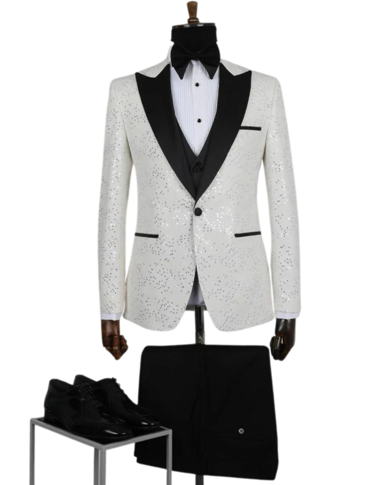 Edgers Men’s Three-Piece Suit + Bow tie