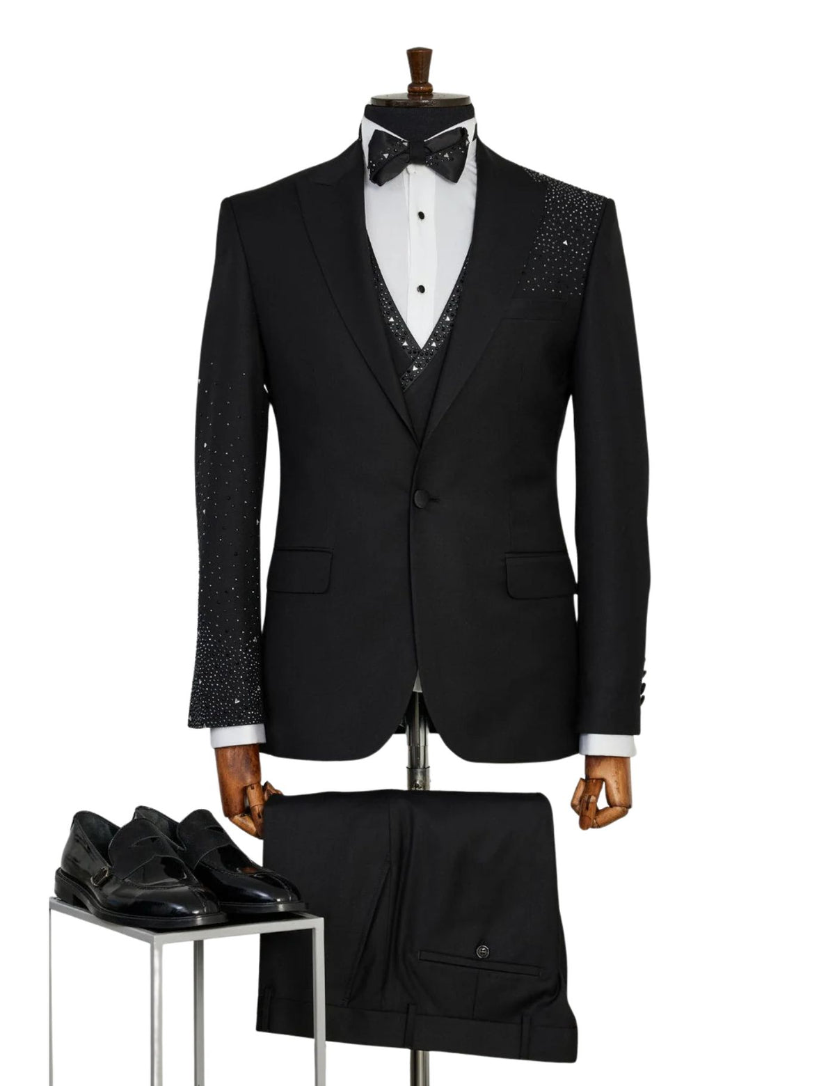 Edgers Men’s Three-Piece Suit + Bow tie
