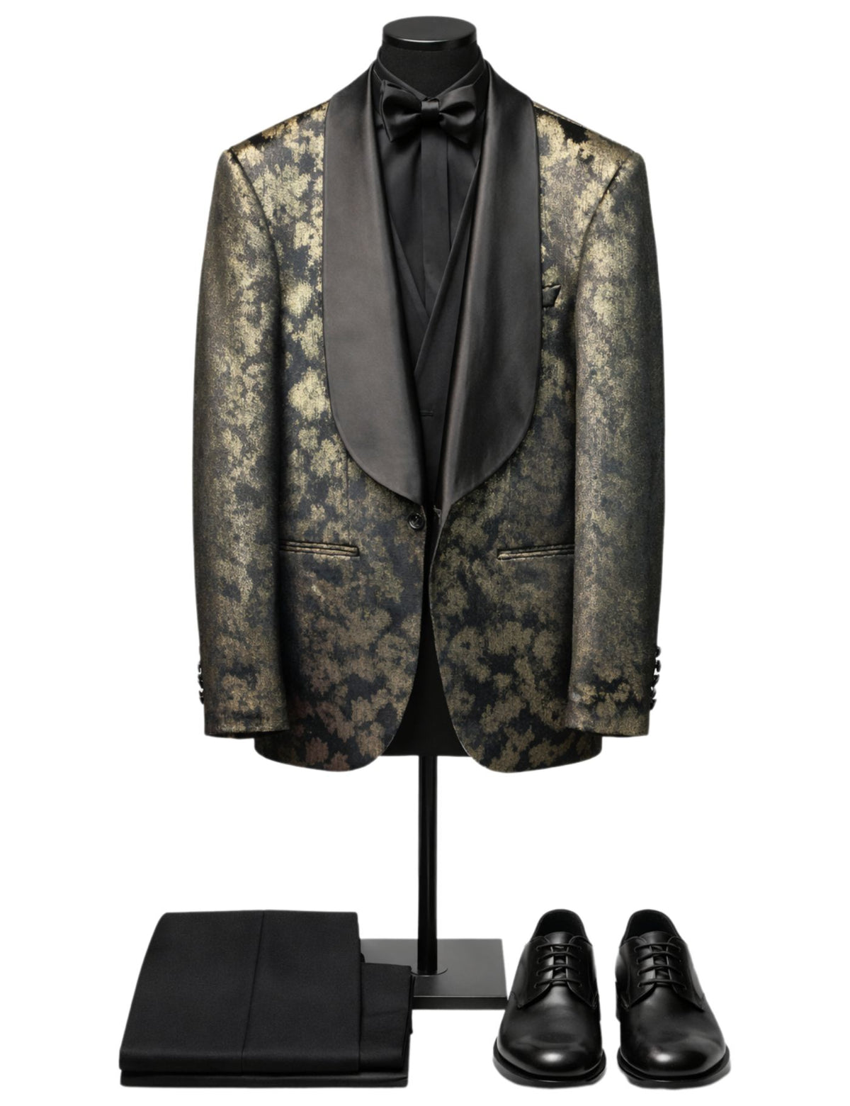 Edgers Men’s Three-Piece Suit.(FFF)