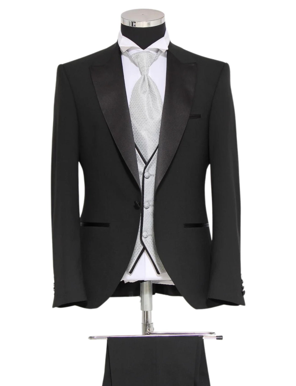 Masculini Men’s Three-Piece Suit + Tie.(FFF)