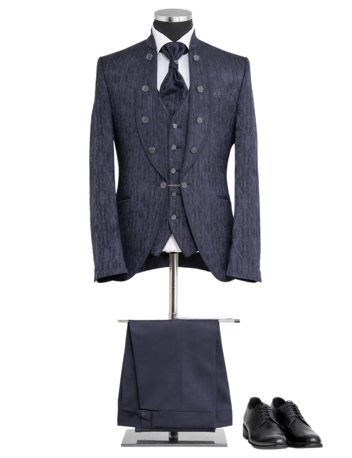 Masculini Men’s Three-Piece Suit + Tie.(FFF)